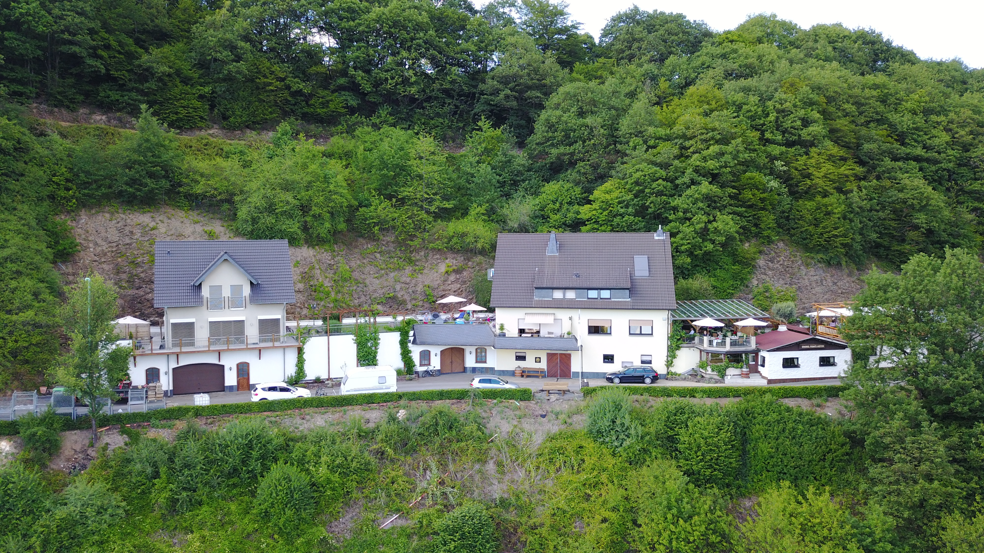 Wohnhaus - Gästehaus - Bergweinstube