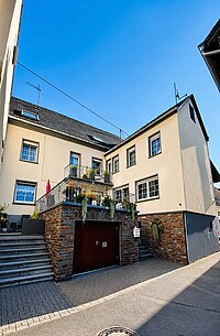 Frontansicht mit Garage