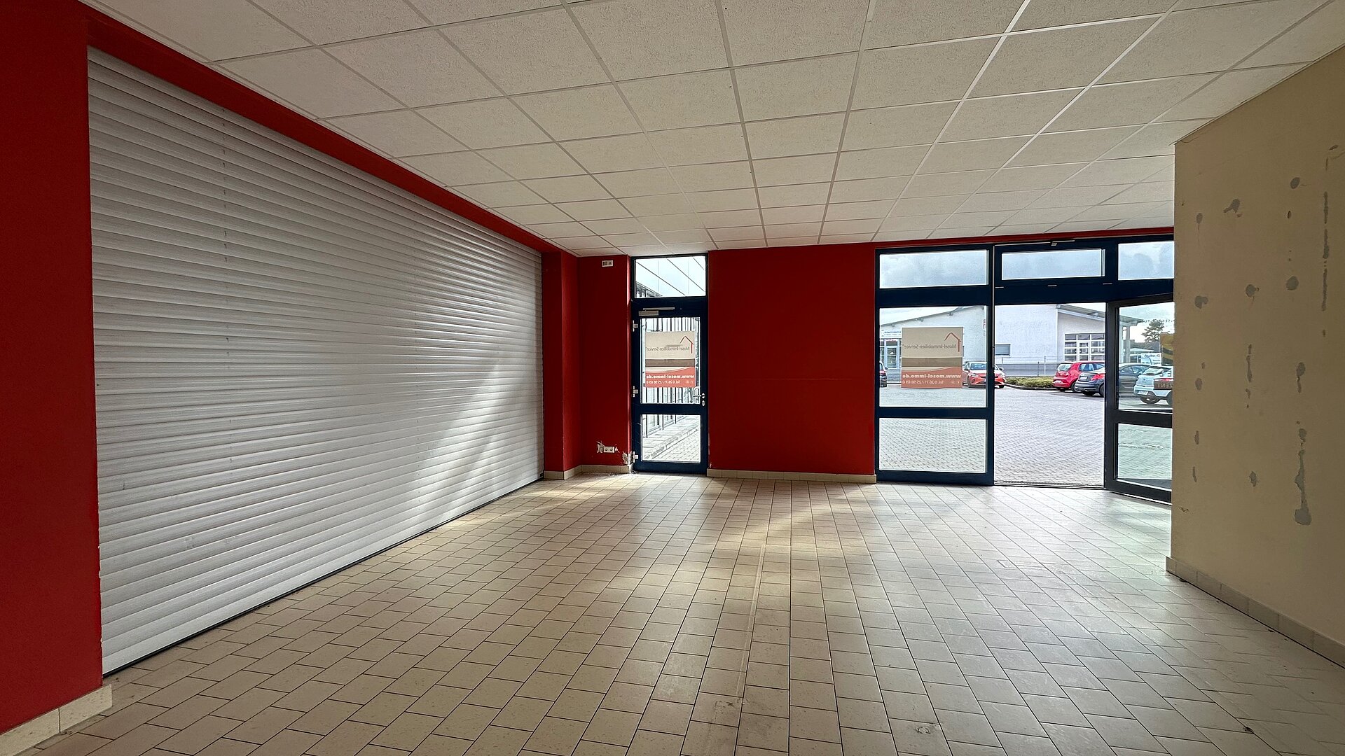 Modulare Trennwand zum Lebensmittel-Discounter