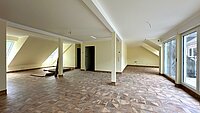 Blick vom Schlafzimmer aus kommend in den Wohnraum