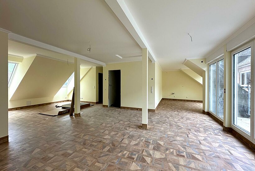 Blick vom Schlafzimmer aus kommend in den Wohnraum