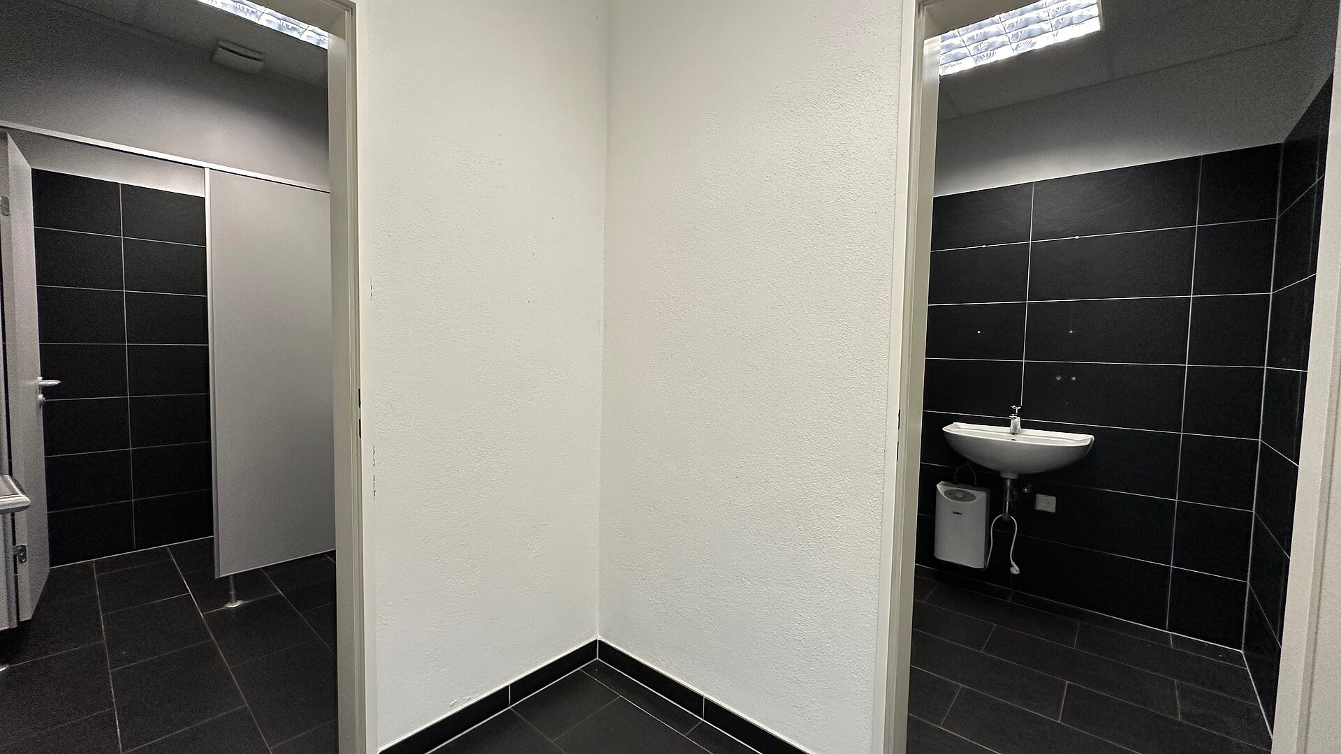 Kunden-Toilettenanlage - Damen und Herren separiert