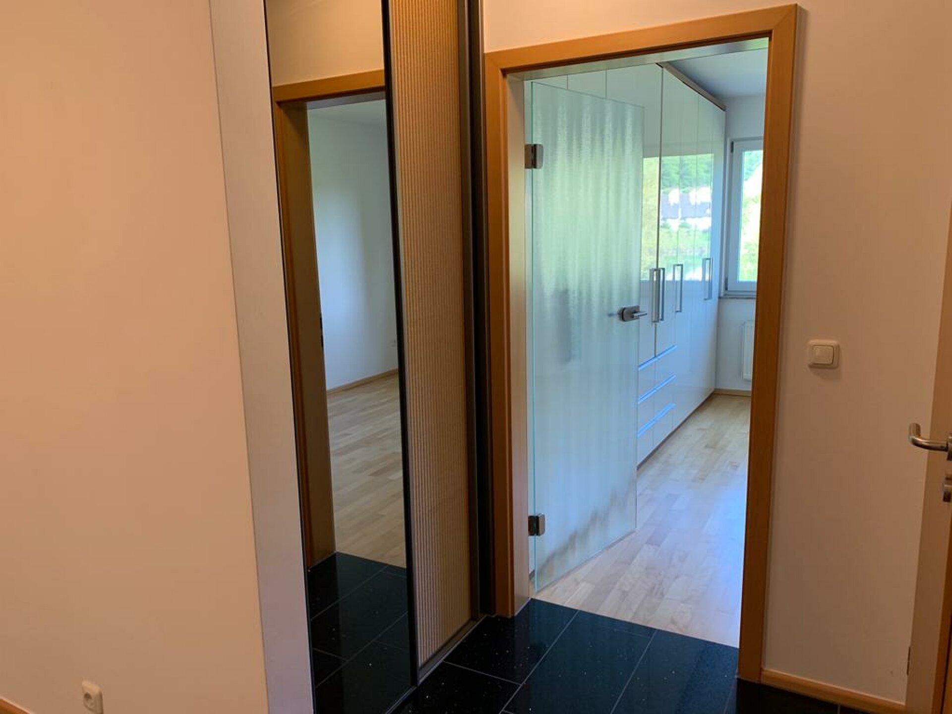 Einbauschrank mit Spiegel in der Diele