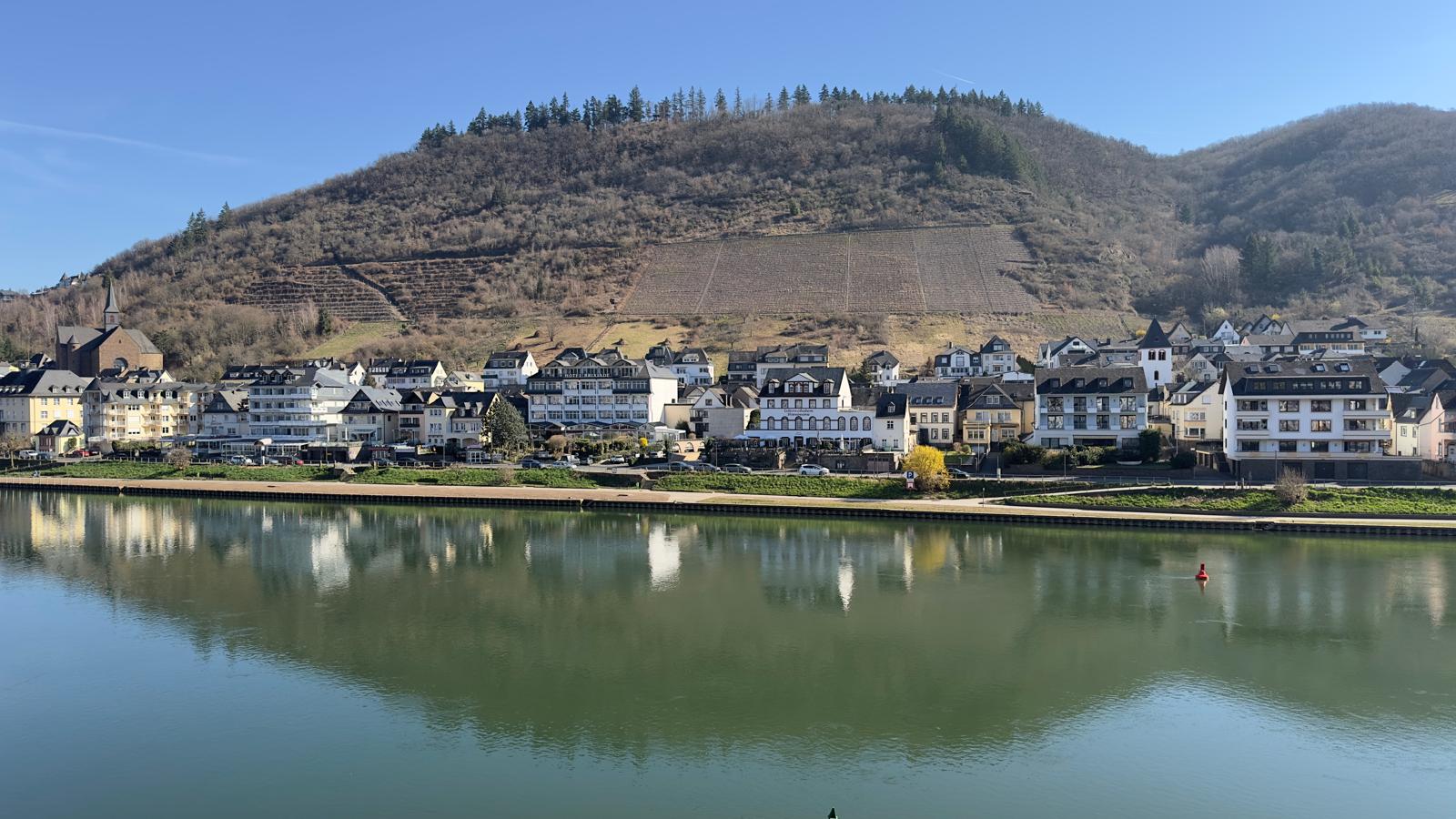 Ausblick von Terrasse, aus Küche, Wohnzimmer, Schlafzimmer